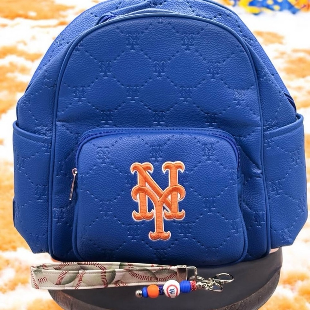 MLB NY Giants Backpack with Handcrafted Wristlet Beaded Keychain